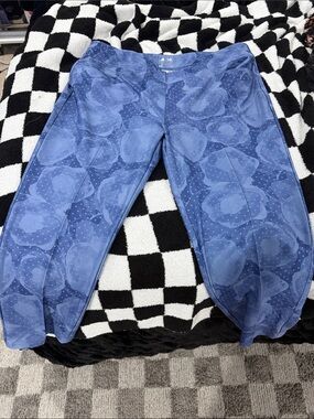 Blue Floral Print Athletic Golf Capri Pants